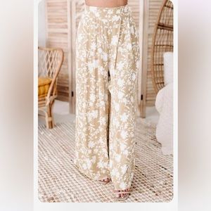 Summer, wide leg trousers in XL from a boutique. Never worn but no tags